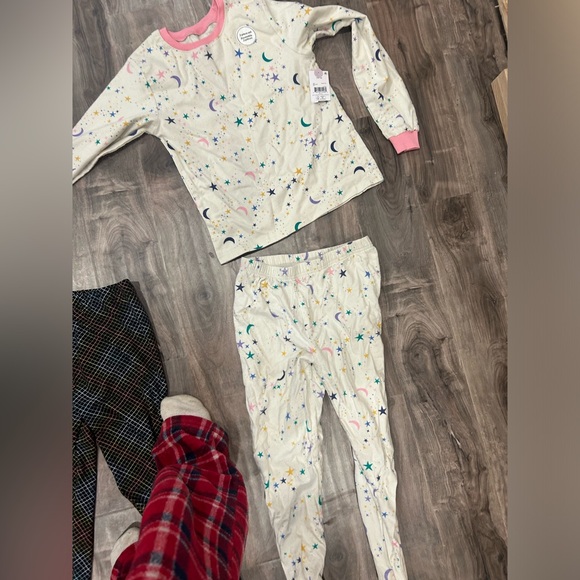 Girls pjs and pj pants, two for one deal - Picture 3 of 7